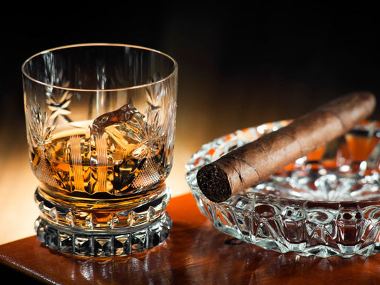 ラム酒と葉巻はなぜ合う？選び方・ペアリング・シガーバー活用法を解説　by TRUCK Japanese Rum